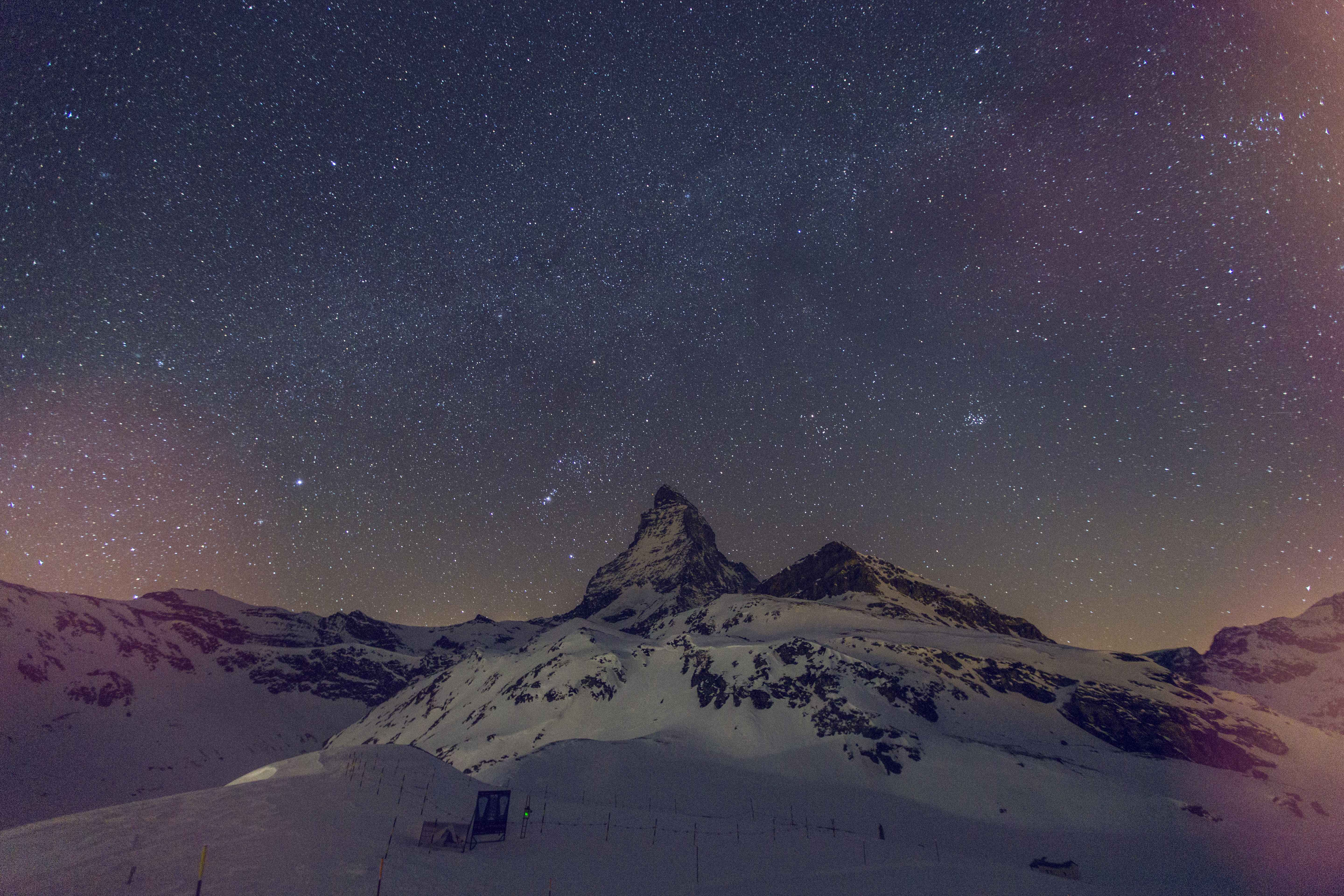 Ciel étoilé au-dessus du Cervin, Valais, Suisse