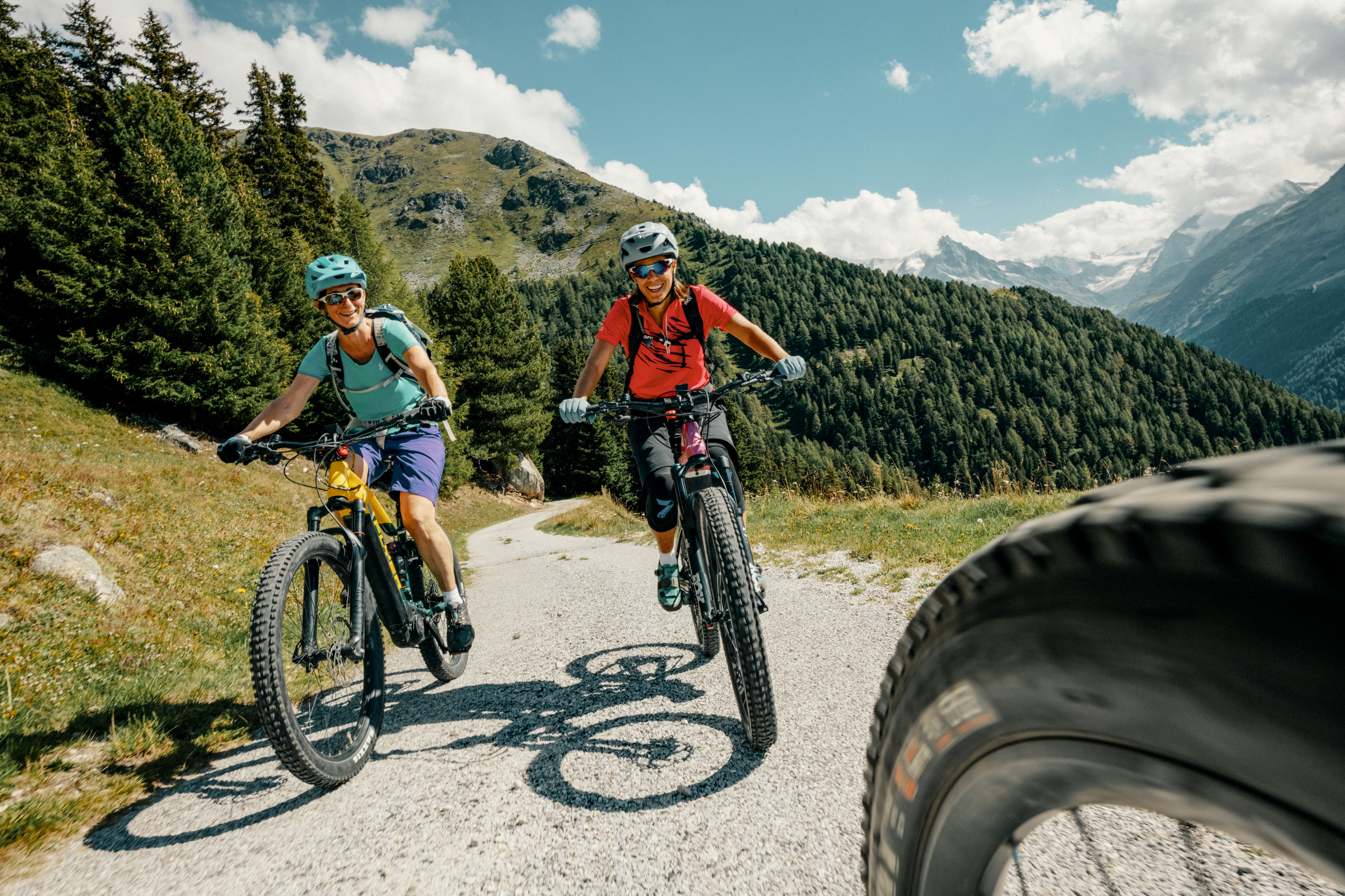 Die E-MTB-Haute-Route-Touren ermöglichen gemeinsame Aktivferien, die zusammenschweissen, Wallis, Schweiz