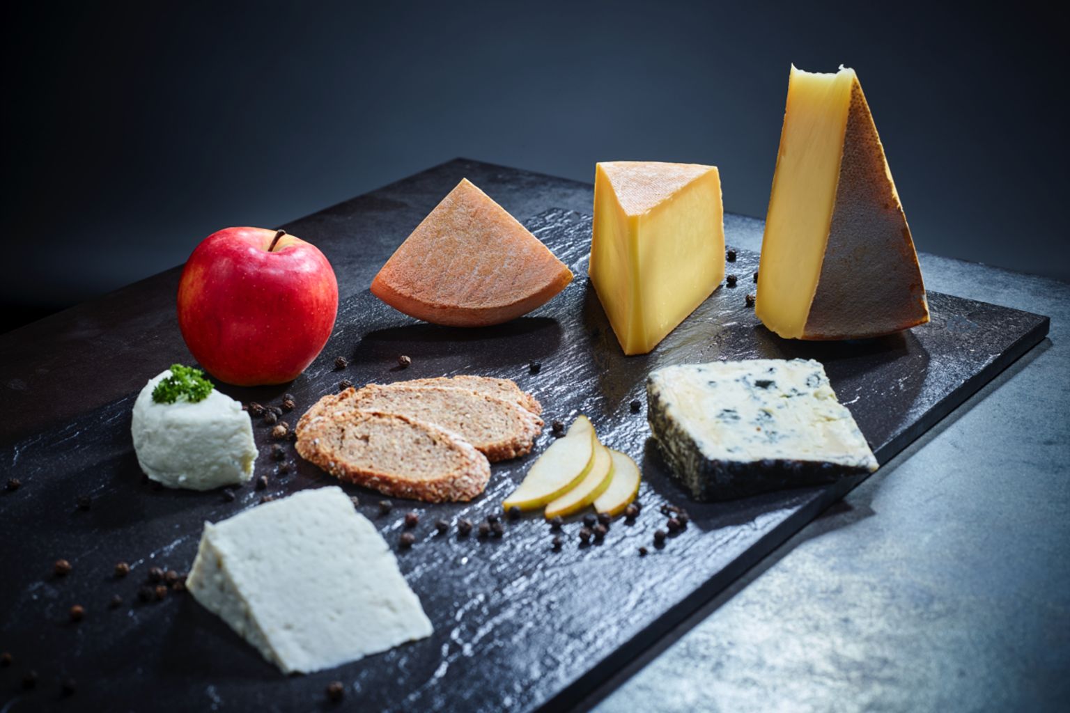 Gastronomie valaisanne, Brunch, fromage et viande séchée du Valais