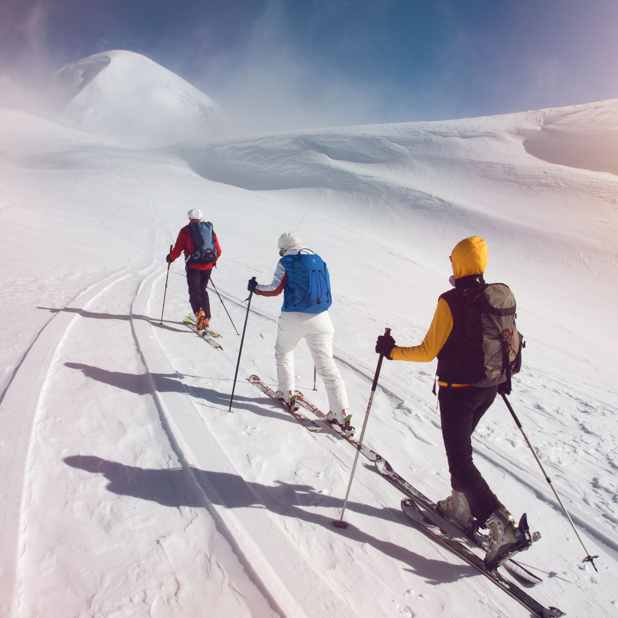Skitourengruppe beim Aufstieg zum Gandhorn im Binntal, Wallis