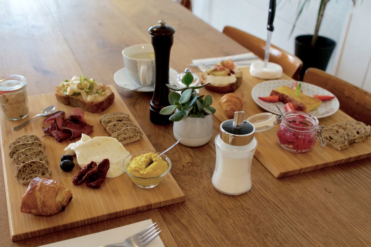 Brunch Café des Châteaux, Sion. an exquisite brunch with a Nordic touch featuring the finest Valais produce