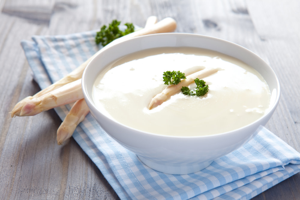 Crème d’asperges et brochettes de Lard sec du Valais IGP