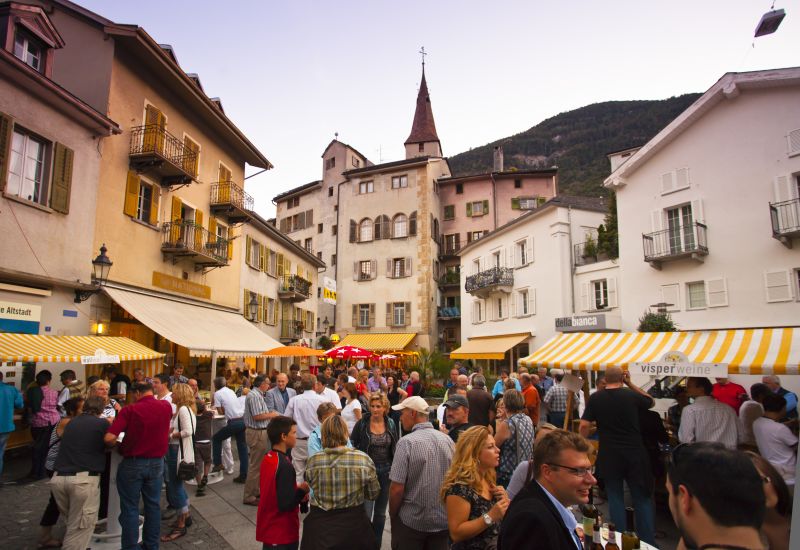 Der Visper Purumartt besteht aus mehreren Ständen mit lokalen Produkten. Wallis. Schweiz