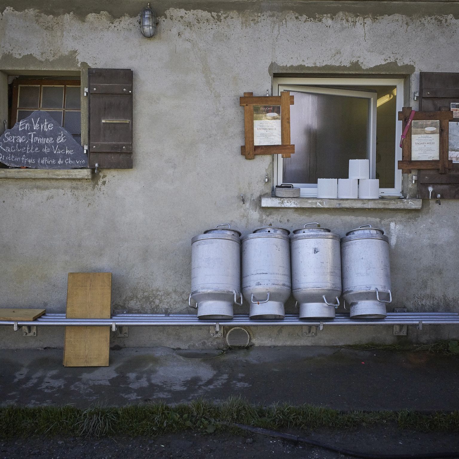 Milchkanister, Wallis, Schweiz