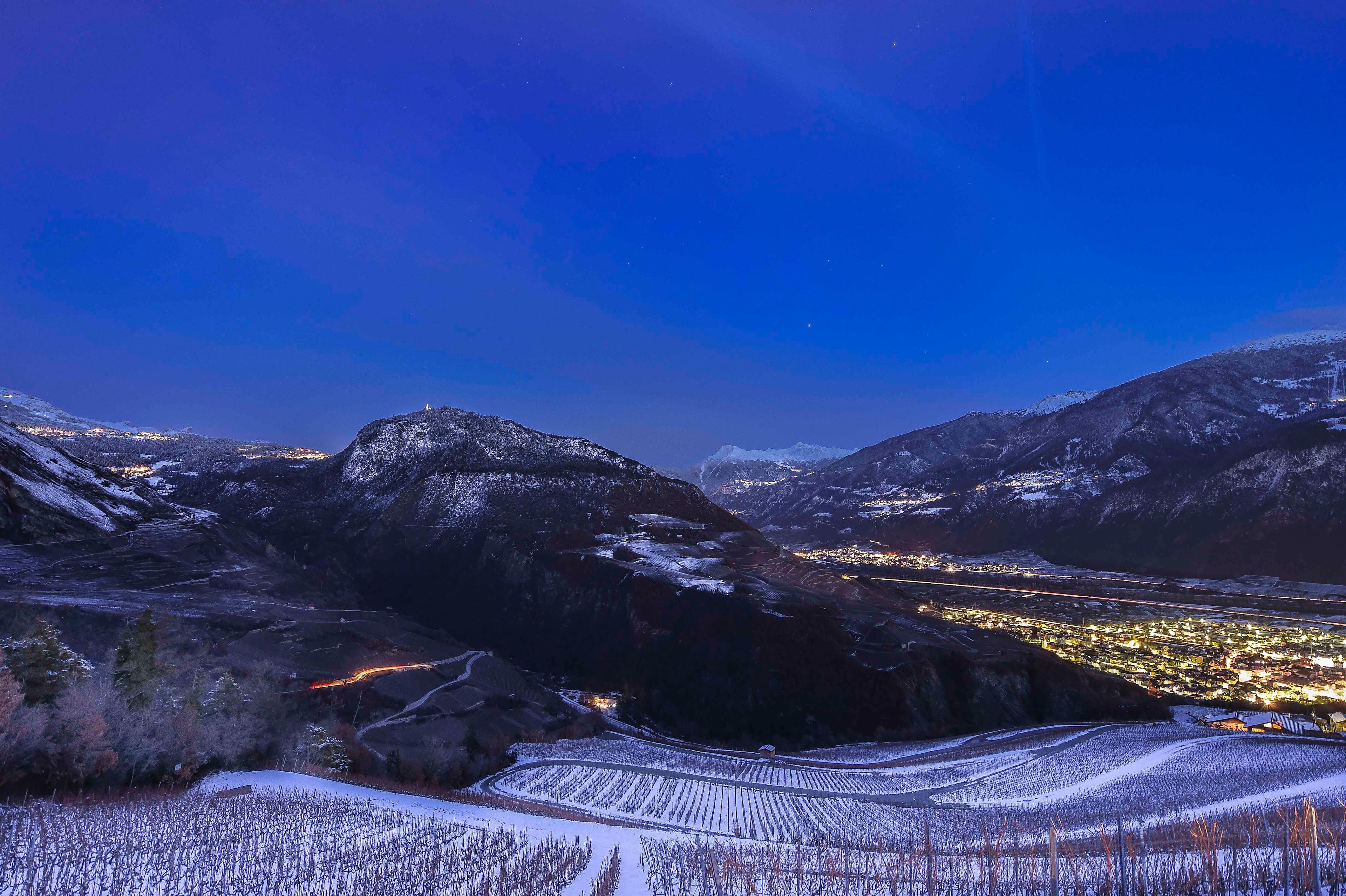 Paysage enneigé de nuit à St-Léonard