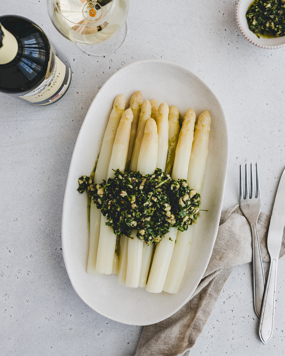 White asparagus with rocket and hazelnut vinaigrette recipe | Valais Switzerland