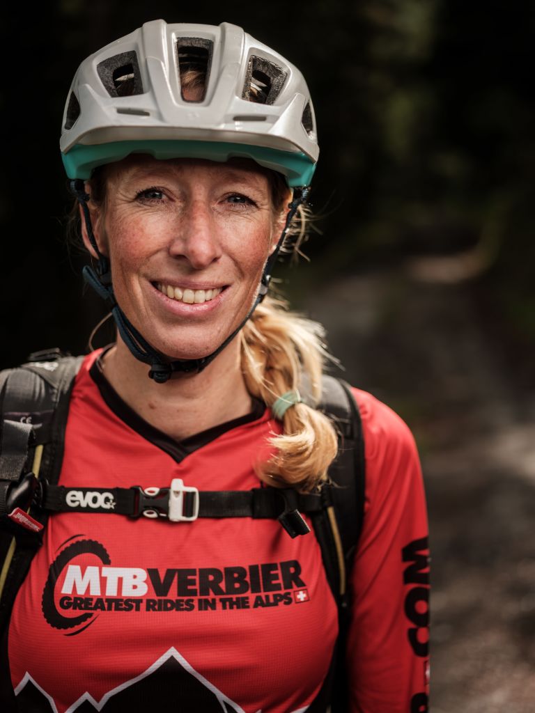 Jess Kroon is one of the most established mountain bike guides in Valais. The Dutchwoman and her husband have found a mountain bike paradise in Verbier and offer courses and bike weeks, Valais, Switzerland