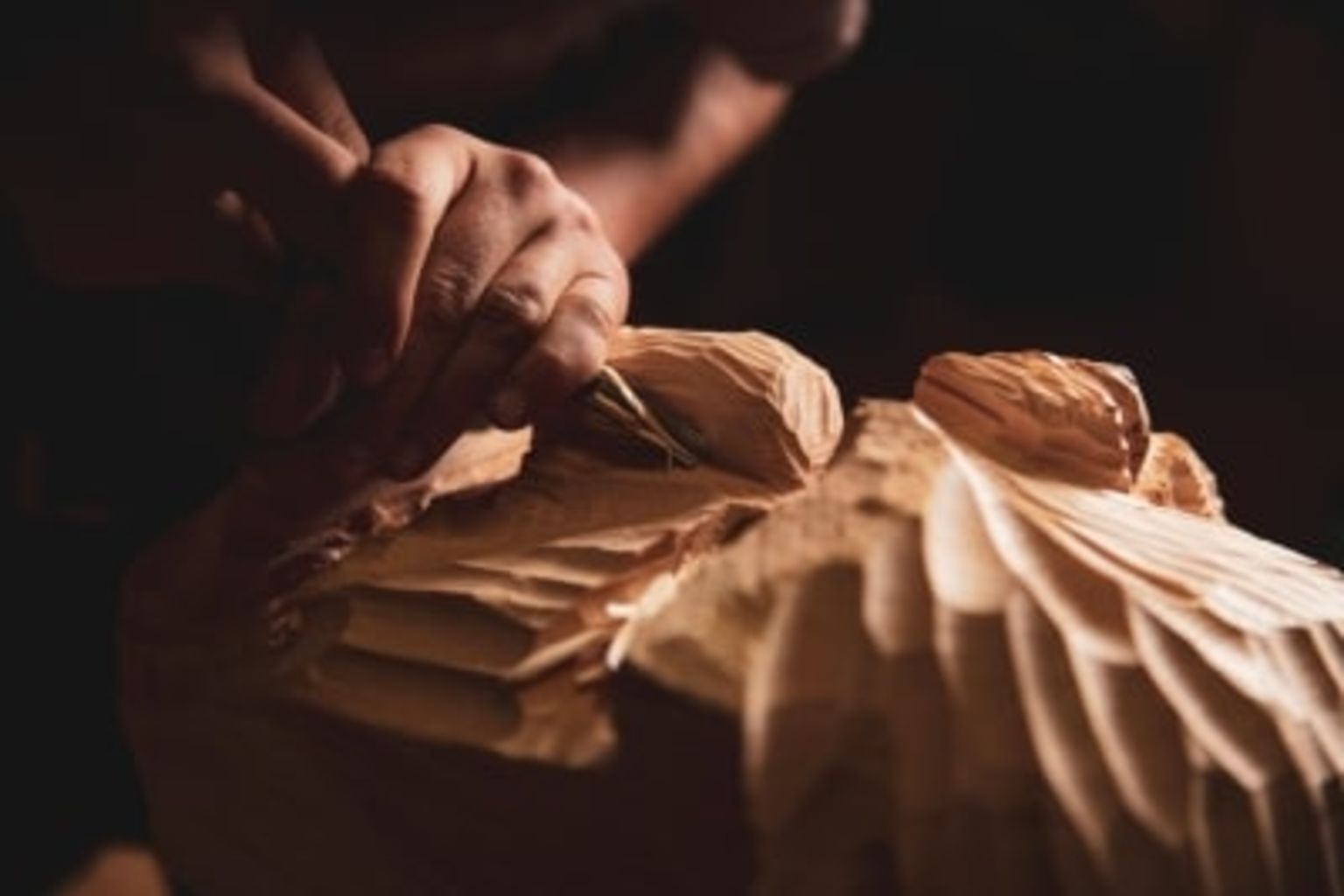 Une nouvelle masque est en train d’être finalisé pour un costume de Tschäggättä, carnaval du Lötschental, Valais, Suisse