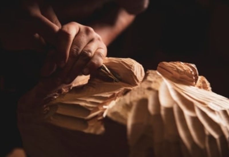 Eine neue Maske wird geschnitzt für ein Tschäggättä-Kostüm, Fasnacht, Lötschental, Wallis, Schweiz