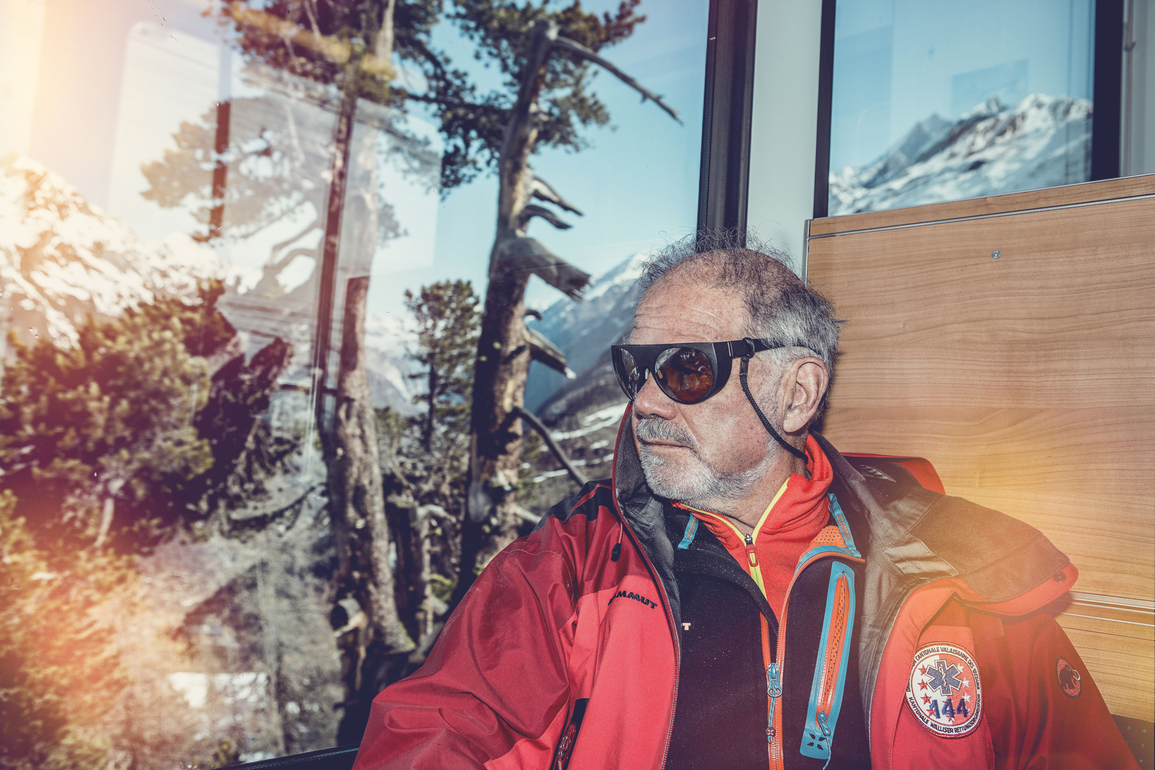 Bruno Jelk dans le chemin de fer à crémaillère sur Gornergrat, Zermatt, Valais