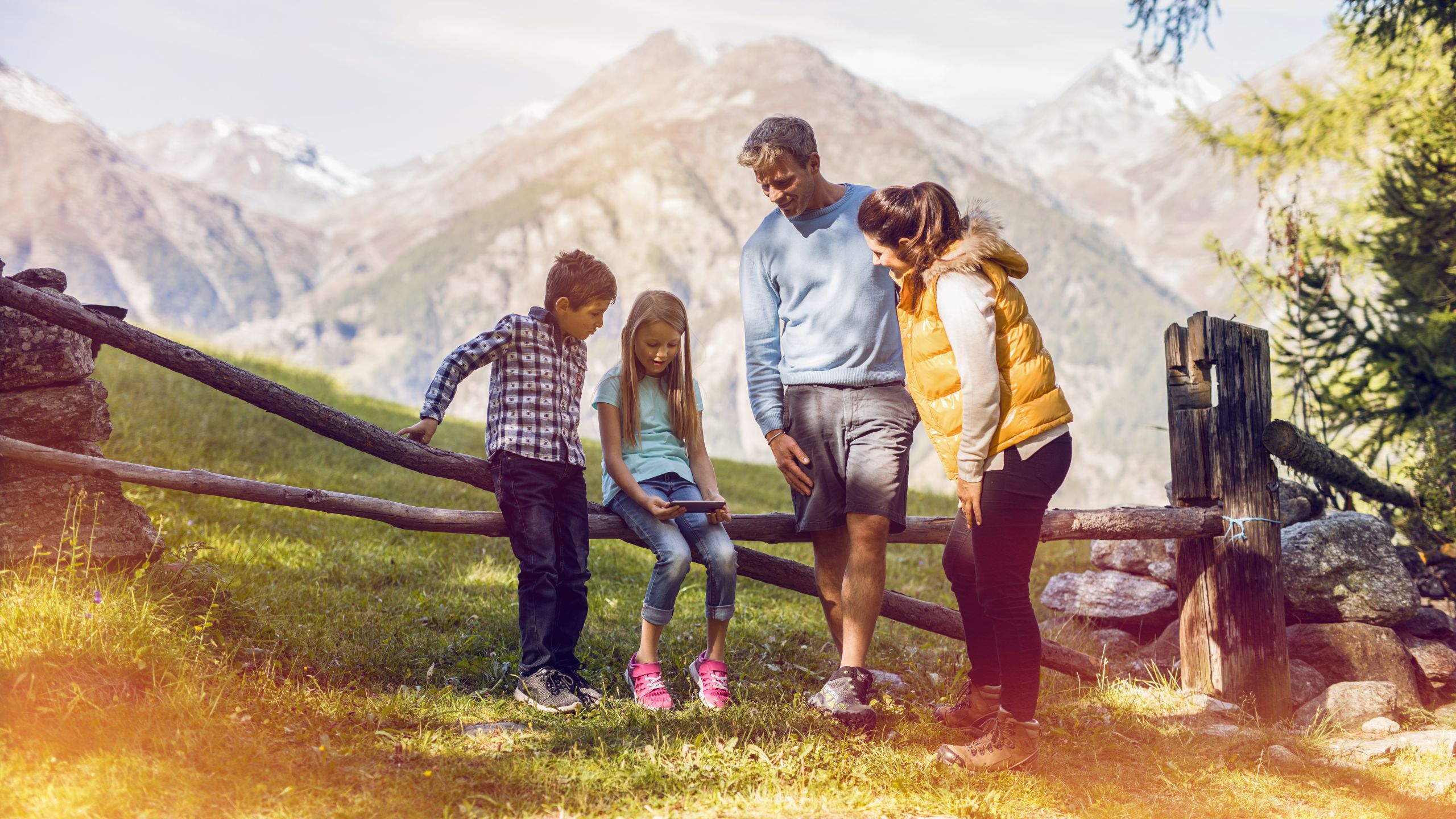 Chasse au trésor en famille, vacances avec les enfants, destination de famille, Family Destination, Grächen, Valais, Suisse