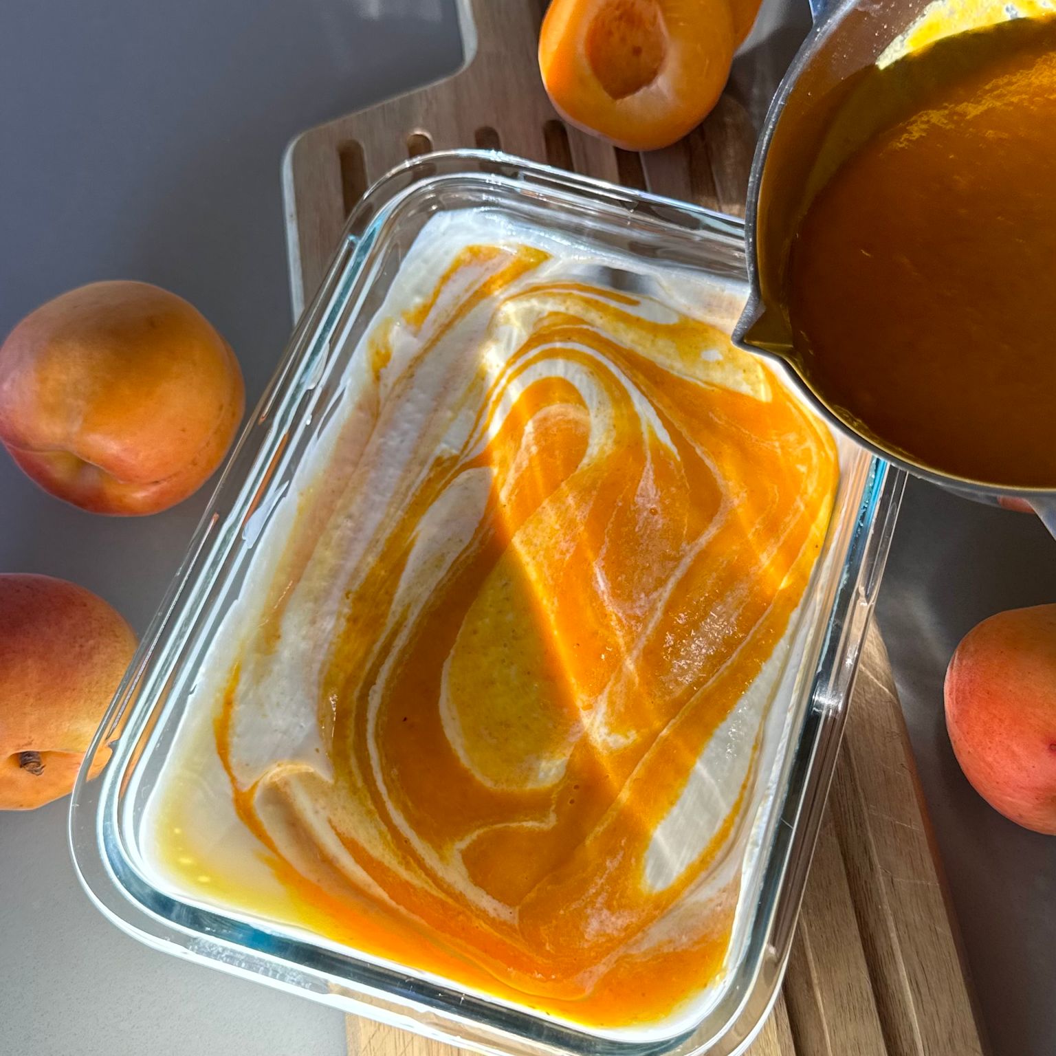 Mischung für Walliser Aprikoseneis vor dem Einfrieren