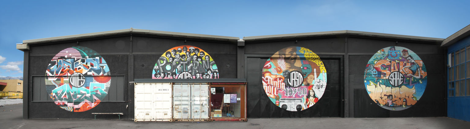 Ausgestattet mit ihren Spraydosen, verschönern talentierte Graffiti-Kunstschaffende von Sion die Unterführungen und die weniger schönen Gebäude der Hauptstadt, Wallis, Schweiz