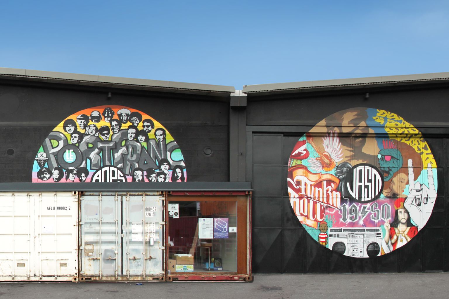 Ausgestattet mit ihren Spraydosen, verschönern talentierte Graffiti-Kunstschaffende von Sion die Unterführungen und die weniger schönen Gebäude der Hauptstadt, Wallis, Schweiz