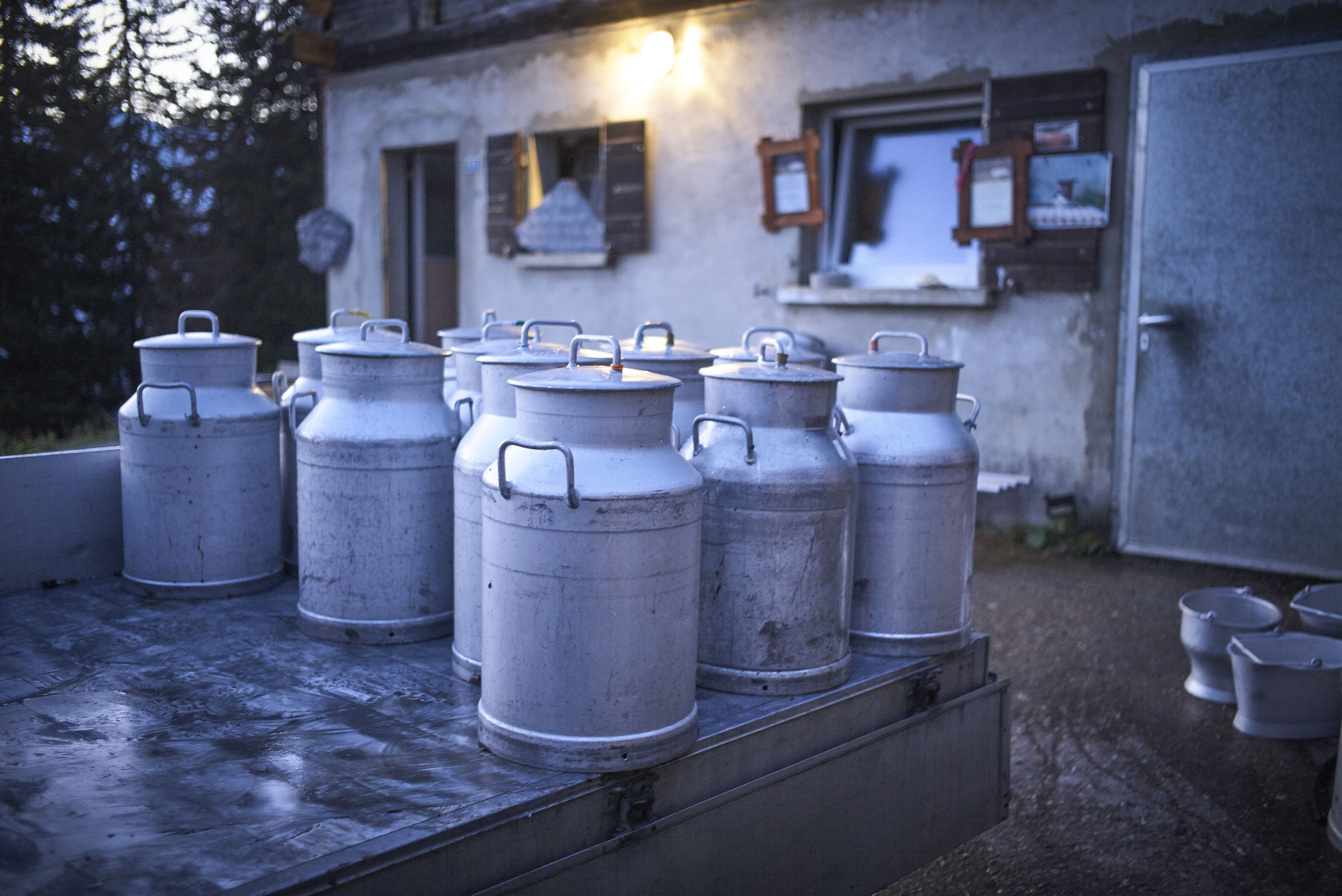 Milchkanister, Wallis, Schweiz