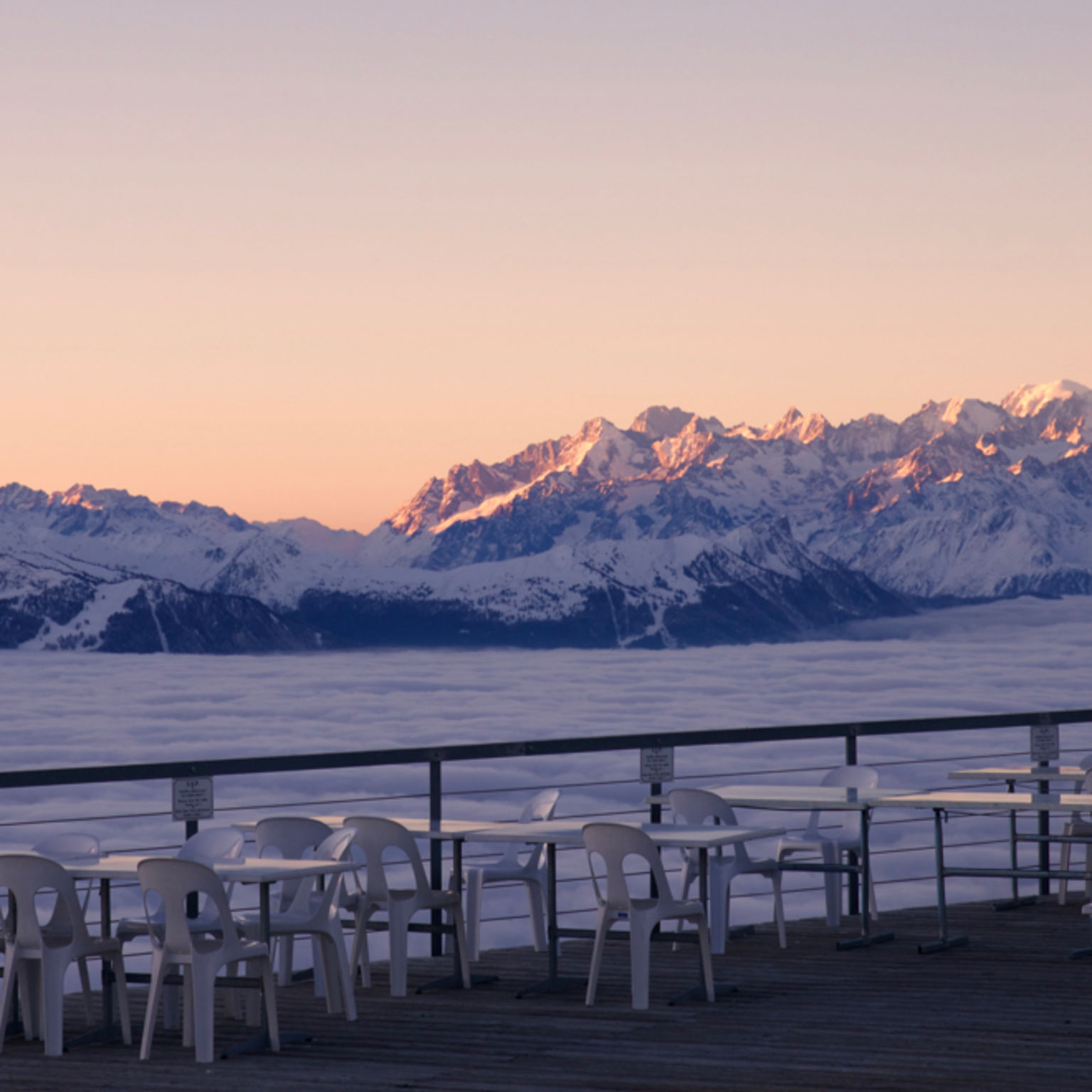 Mer de nuage au restaurant de Pas de Maimbré à Anzère, Valais Wallis Suisse