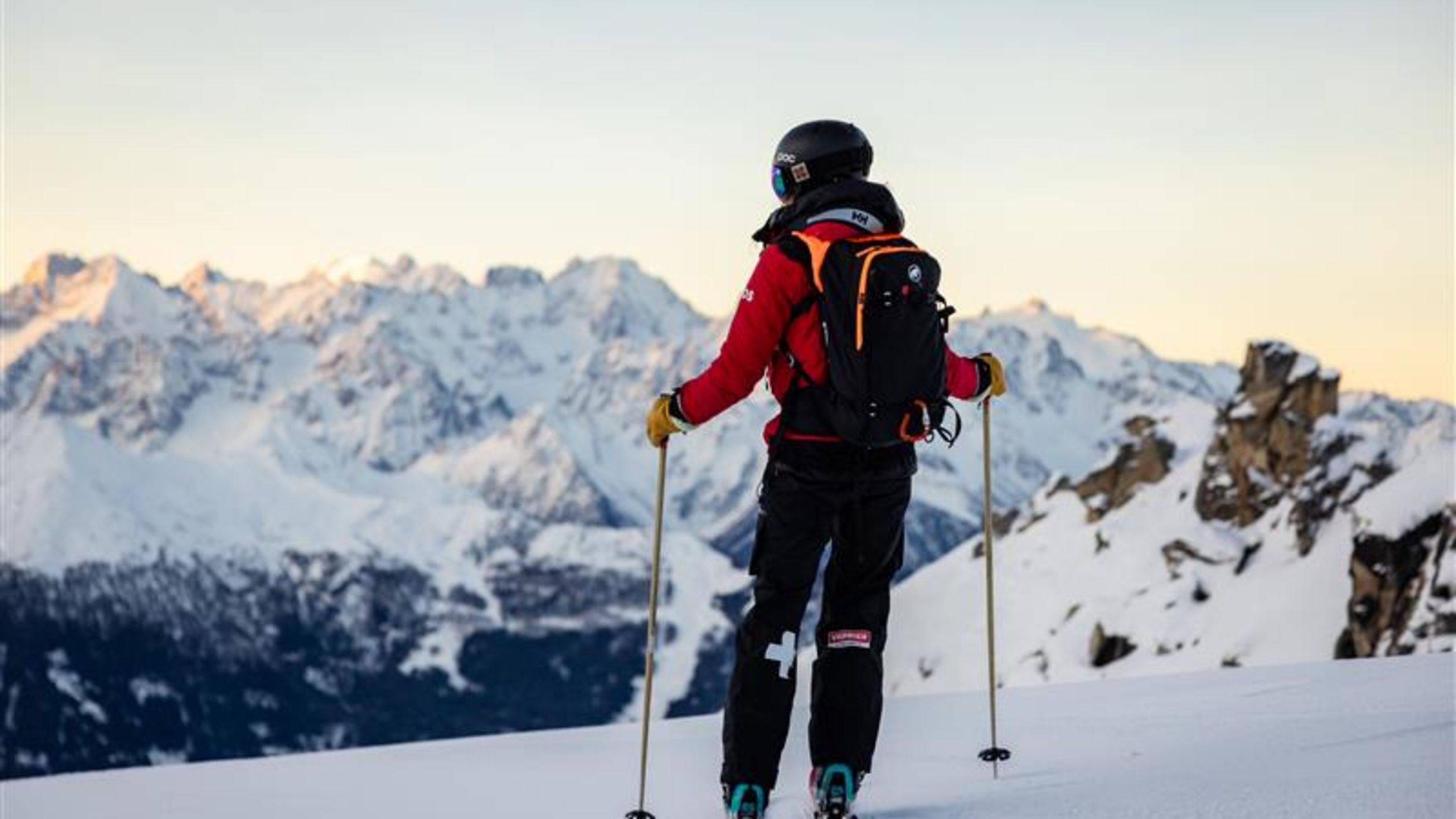 Mégane Berclaz has been a patroller in the Verbier ski area for 12 years. In the video, she gives exciting insights into her varied and responsible profession.
