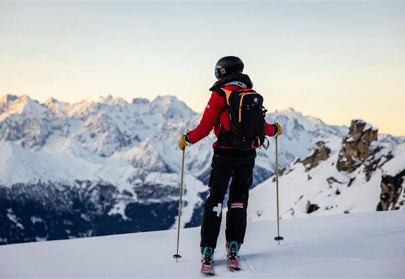 Mégane Berclaz has been a patroller in the Verbier ski area for 12 years. In the video, she gives exciting insights into her varied and responsible profession.