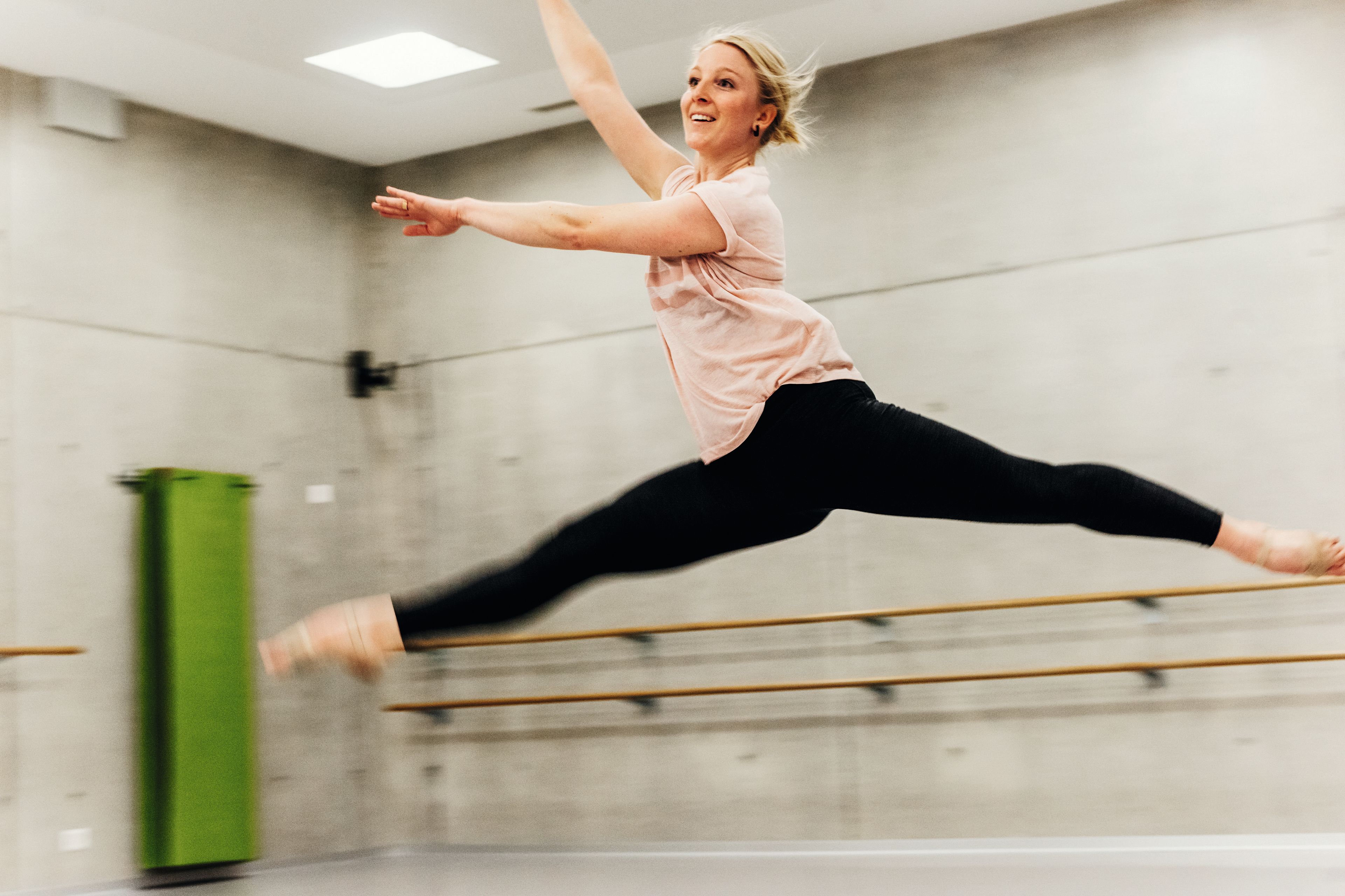 Stephanie Schelling is equally adept at ballet and skiing.