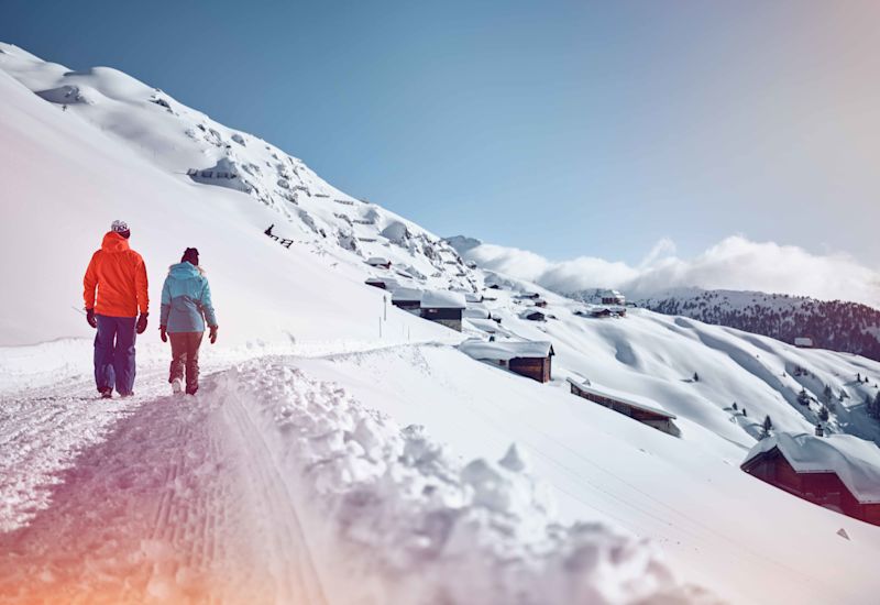 Laufen mit Raquette auf der Belalp, Wallis, Schweiz
