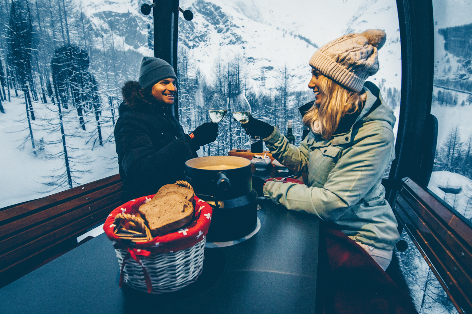 Fondue Gondel Saas-Fee, Wallis, Schweiz