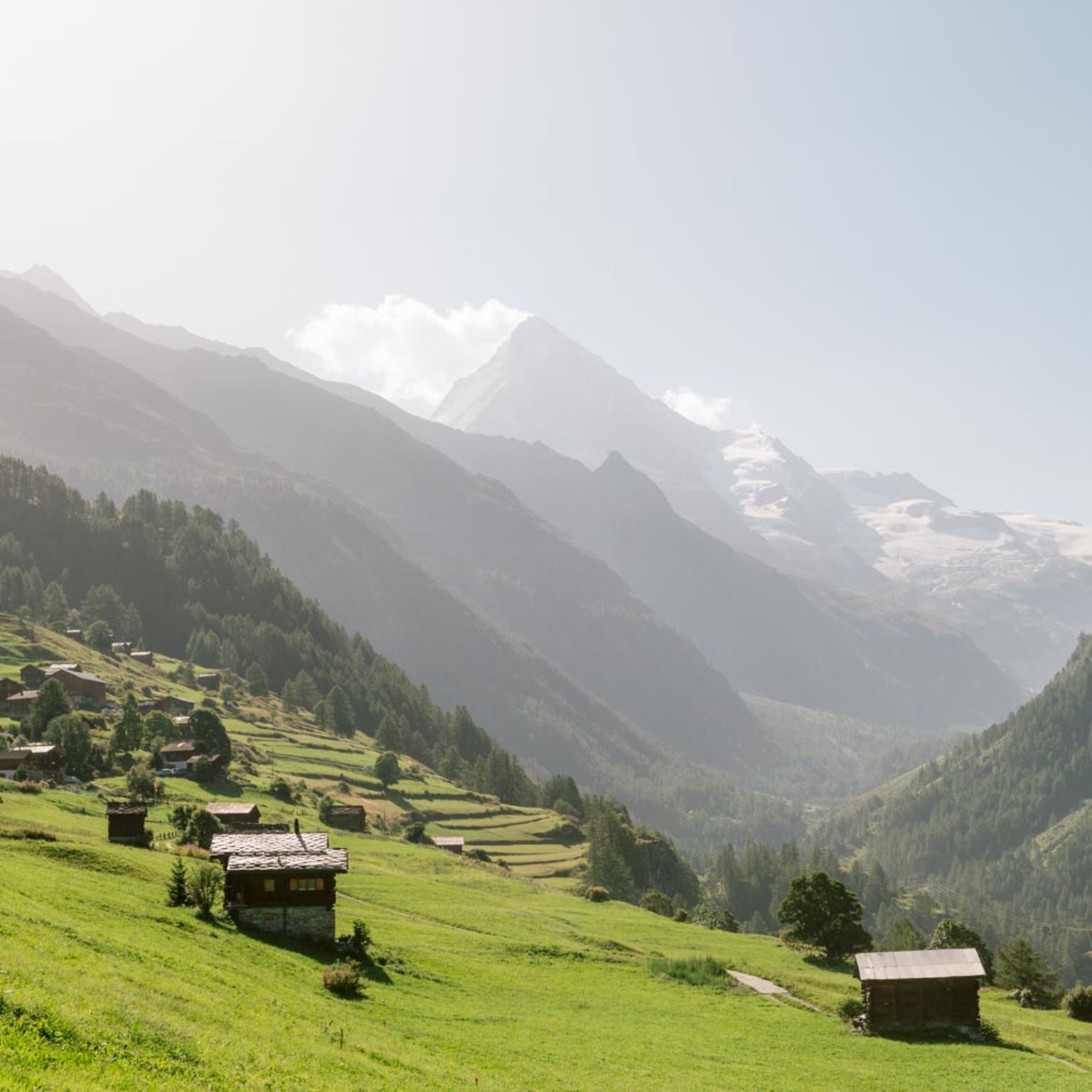 Die Getreidespeicher am Fusse des Dent Blanche