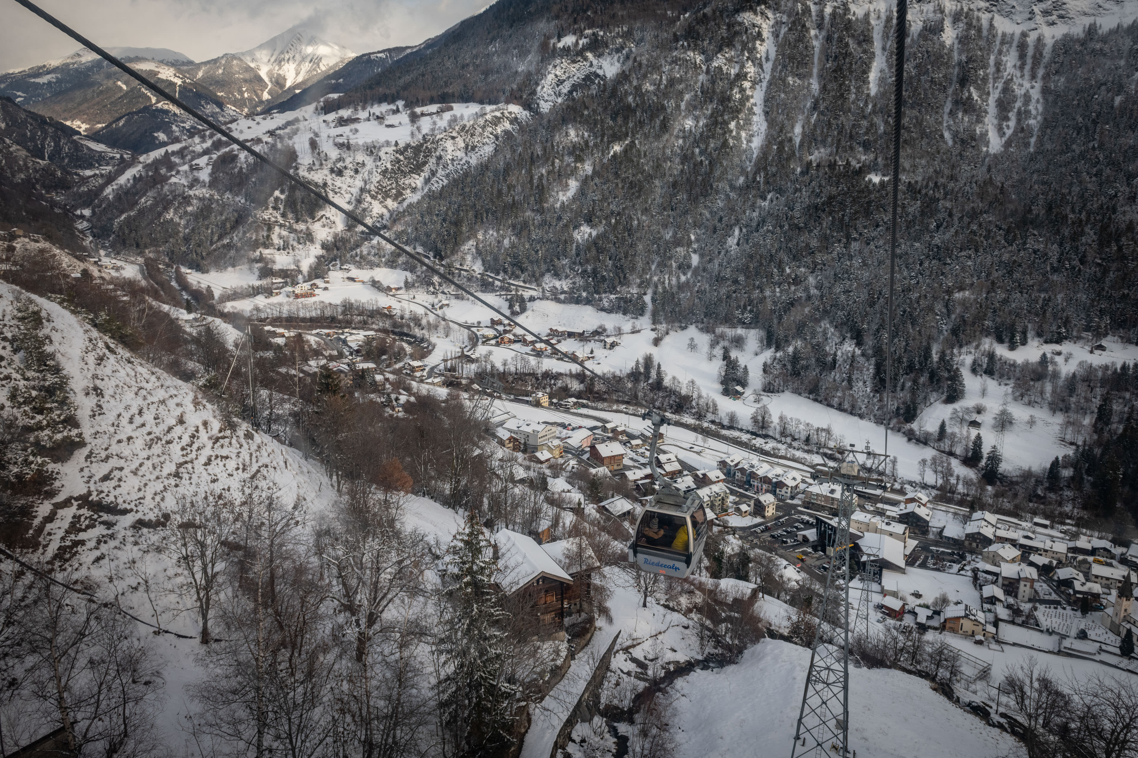 Village de Mörel dans la région d'Aletsch, hiver en Valais, Suisse