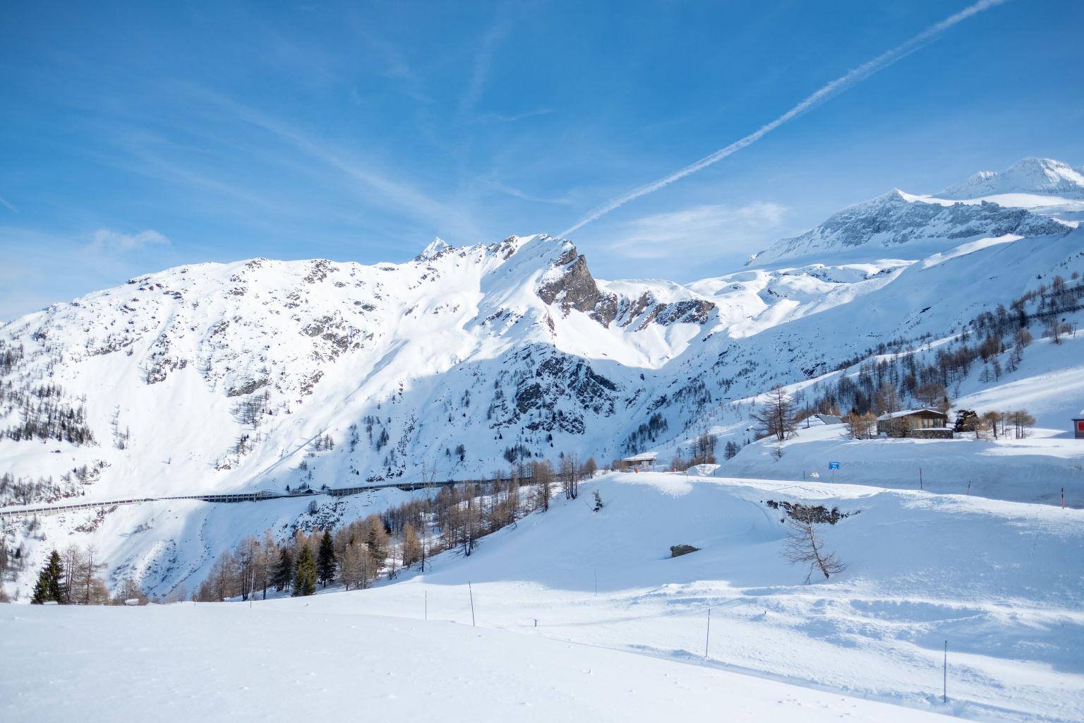Simplonpass im Schnee, Valais Wallis Schweiz