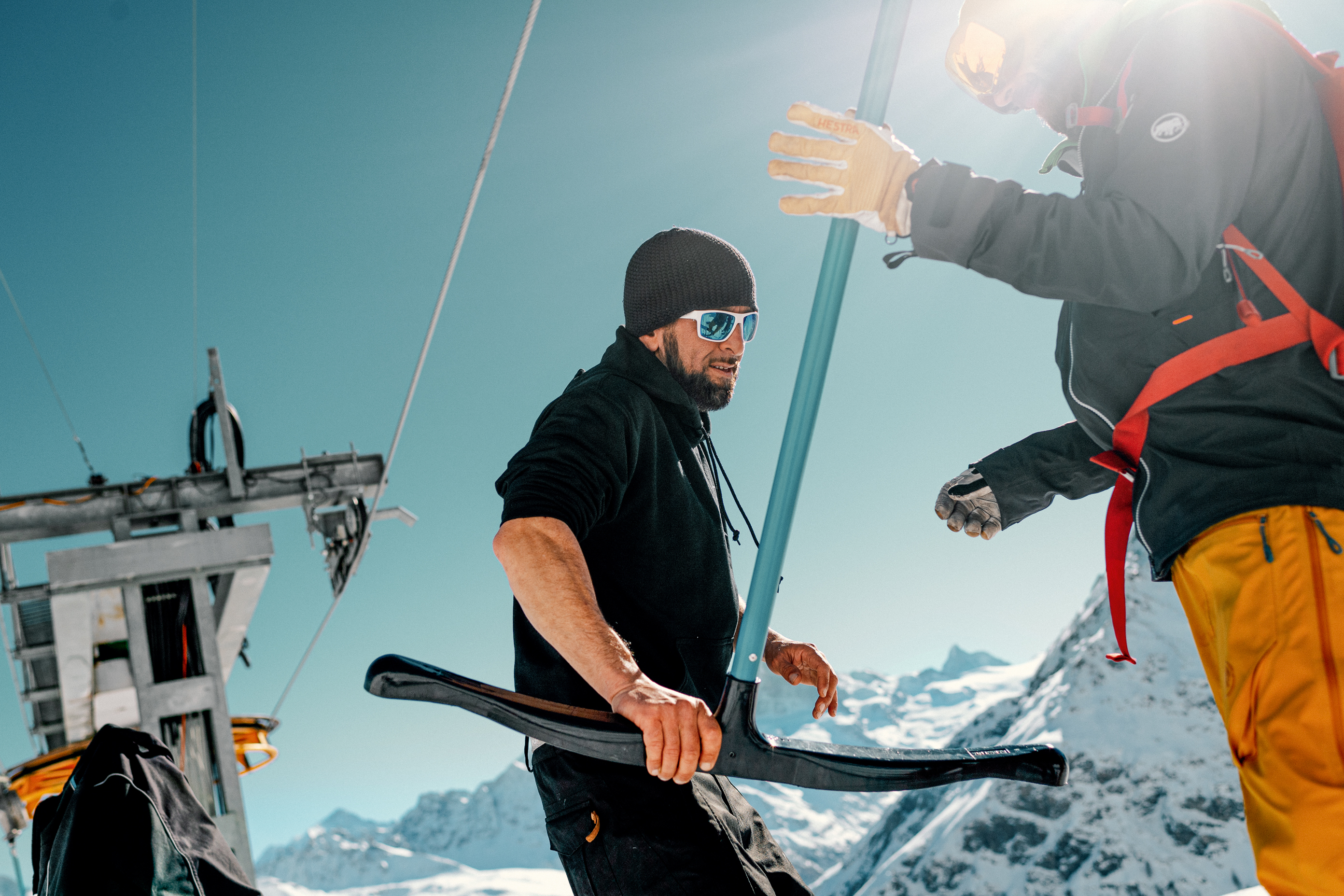 Marcio travaillant sur le téléski, Valais, Suisse