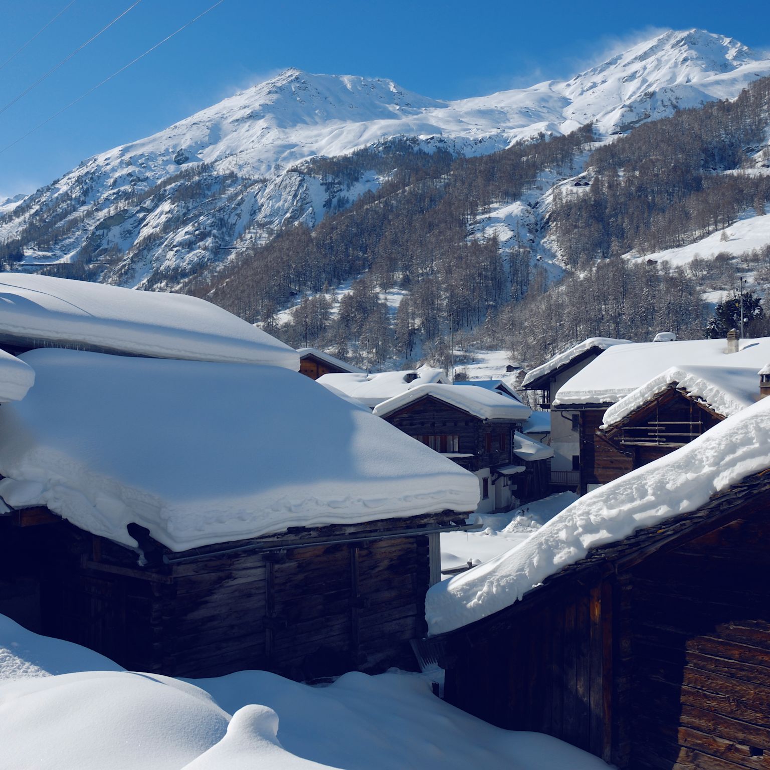 Dorf Les Haudères im Winter, Wallis