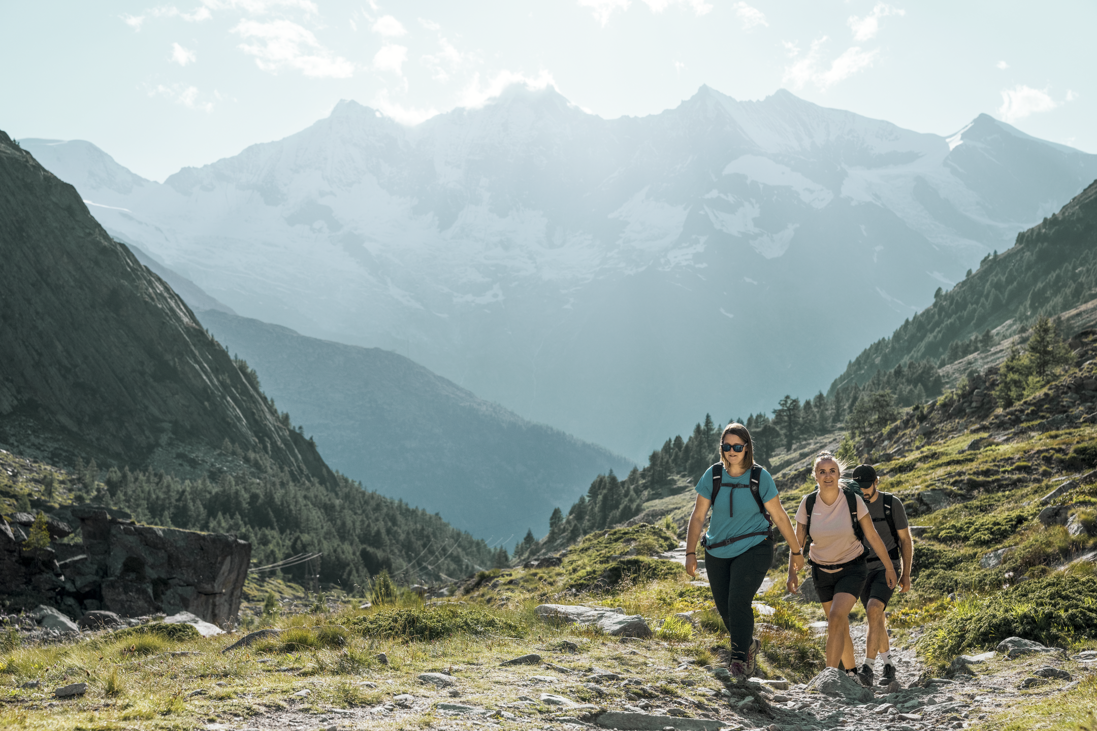 The hike to the Almagelleralp offers a breathtaking view of the Mischabel massif.