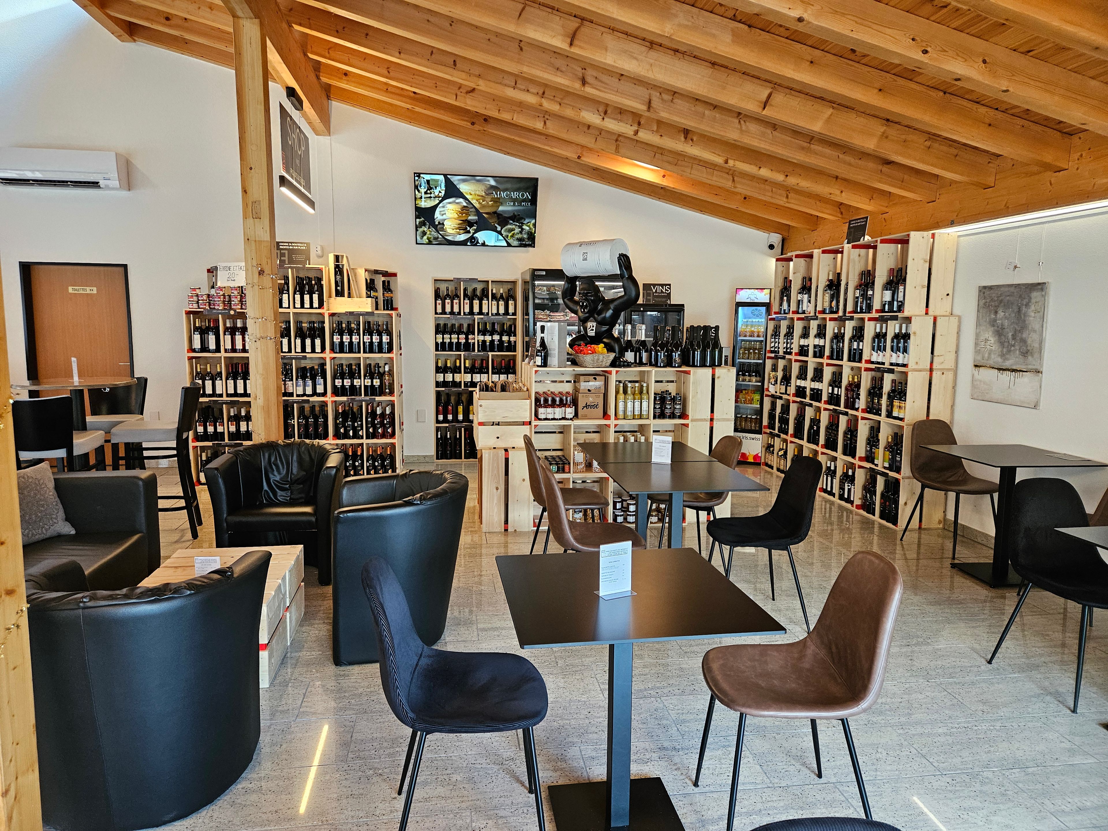 Verkaufsstelle Cave 23, Fully, Wallis, Schweiz