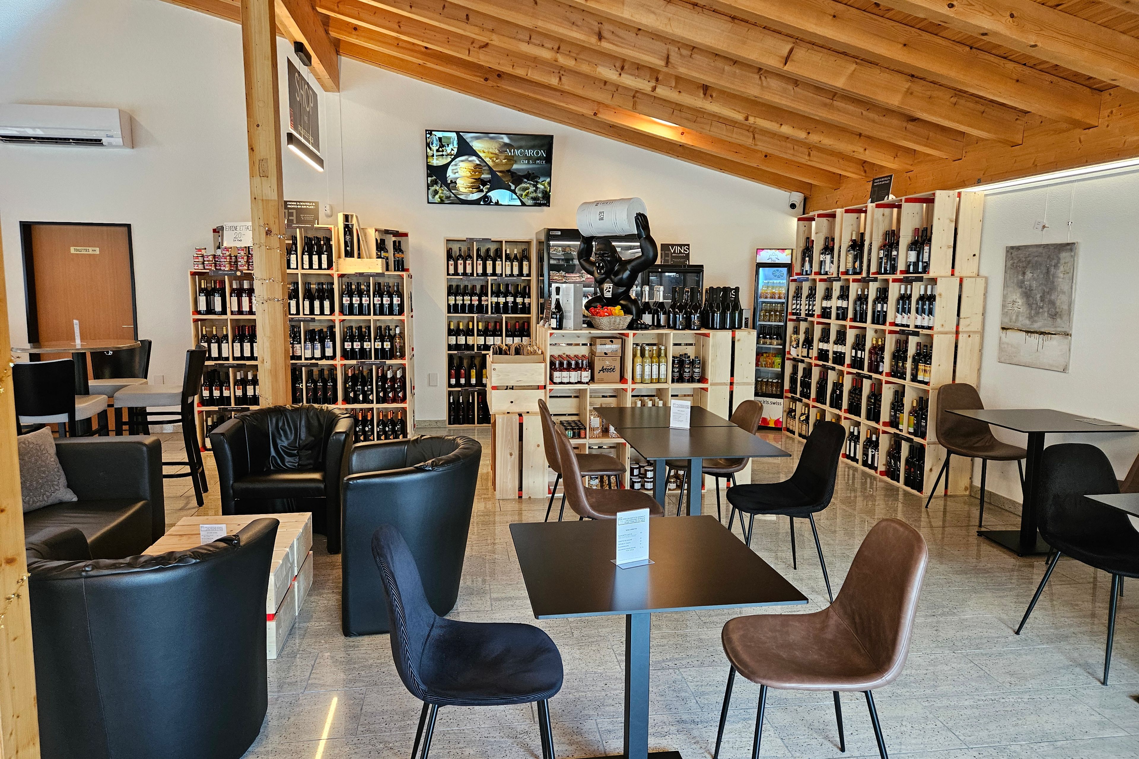 Verkaufsstelle Cave 23, Fully, Wallis, Schweiz