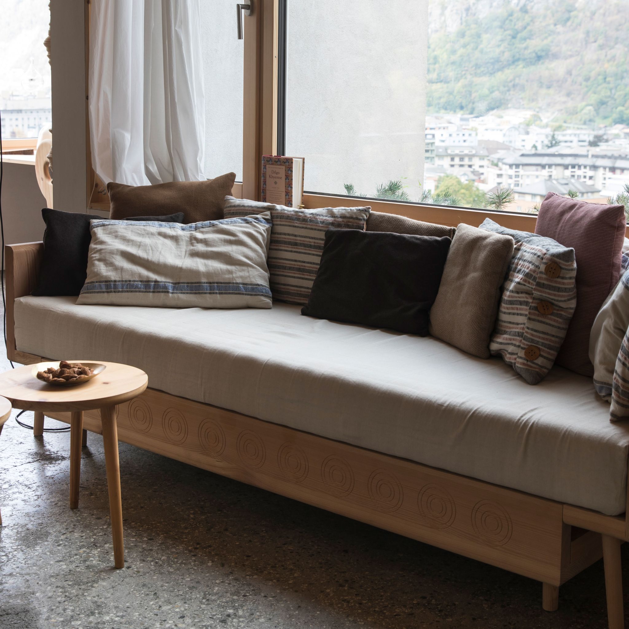 Valaisan furniture - Stool and bed in the "Gütschi" style Valais Wallis Schweiz Switzerland Suisse