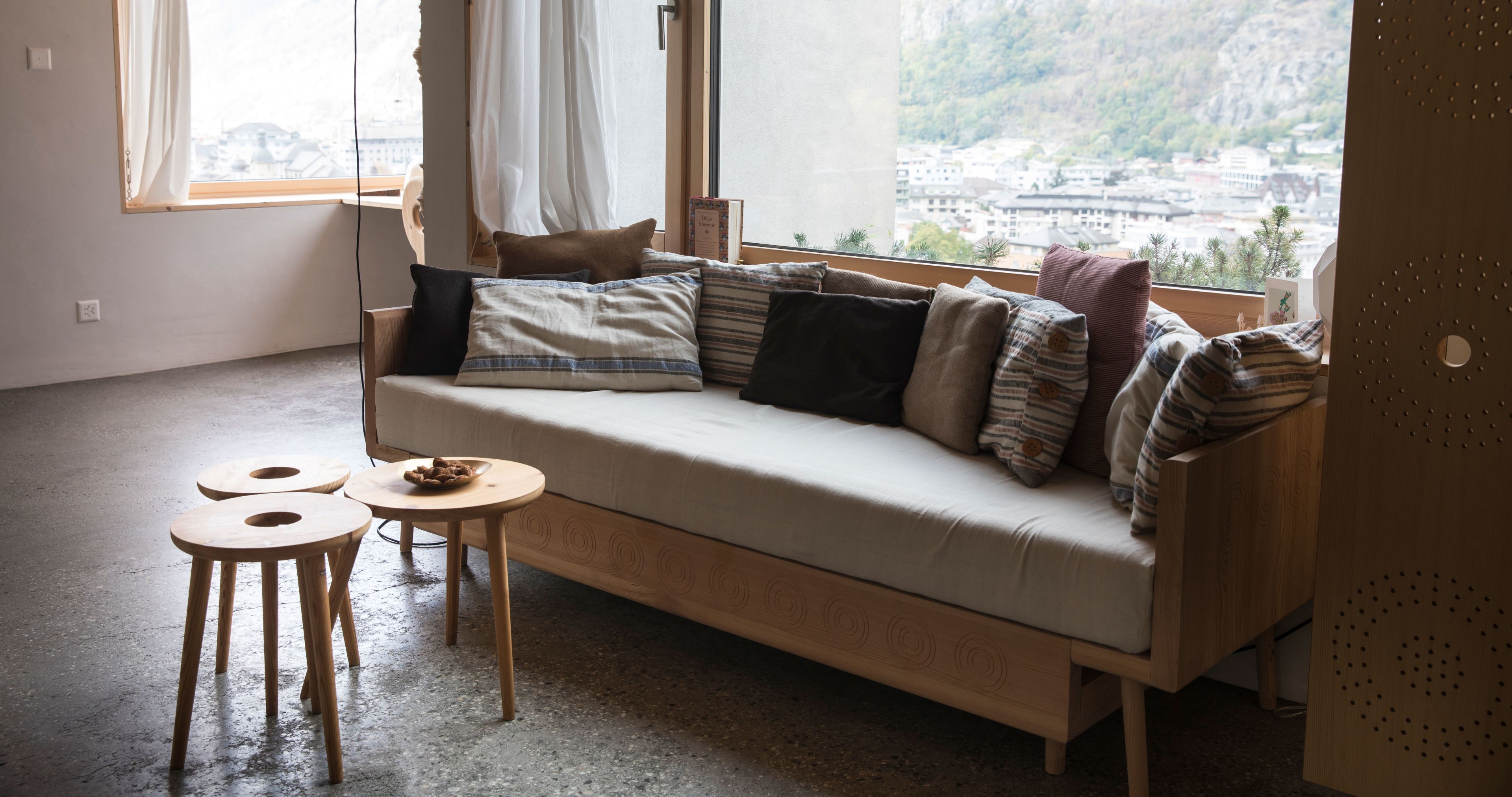 Valaisan furniture - Stool and bed in the "Gütschi" style Valais Wallis Schweiz Switzerland Suisse