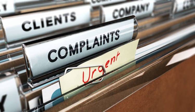 5 Ways of responding to customer complaints [+ Real examples]