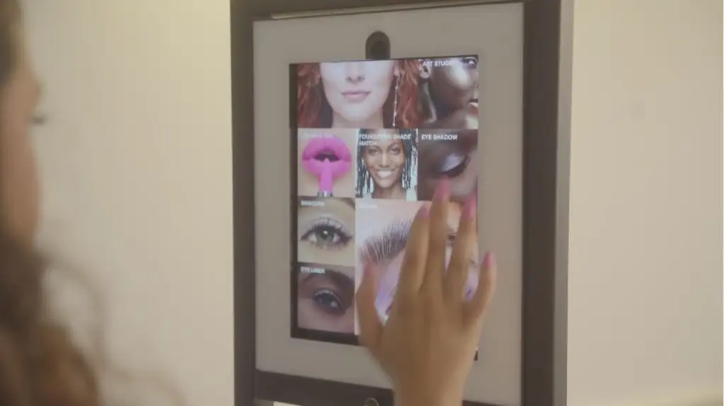 The Virtual Try On experience by Estée Lauder Companies.