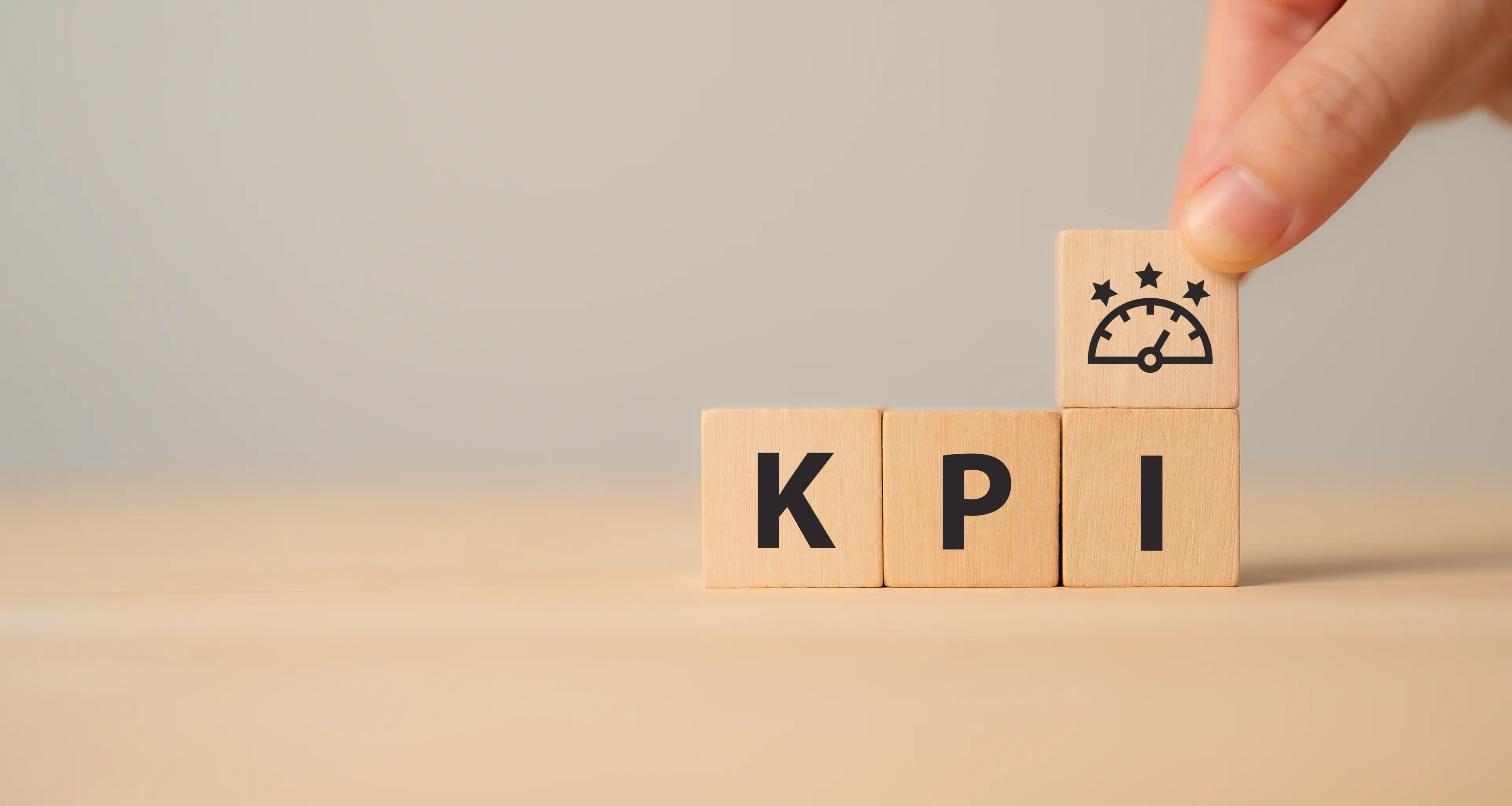 Top 9 Customer Experience KPIs to Monitor in 2025