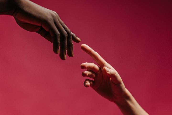 What is first contact resolution (Formula + Best practices) | Sprinklr