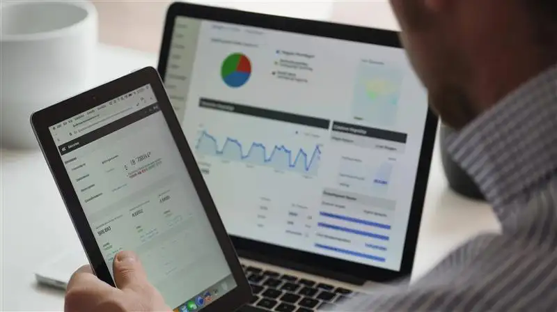 How to Perform Social Media Competitor Analysis (2025 Guide)