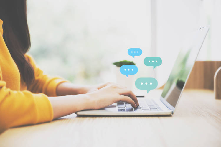 What is live chat software? (+ features & benefits)