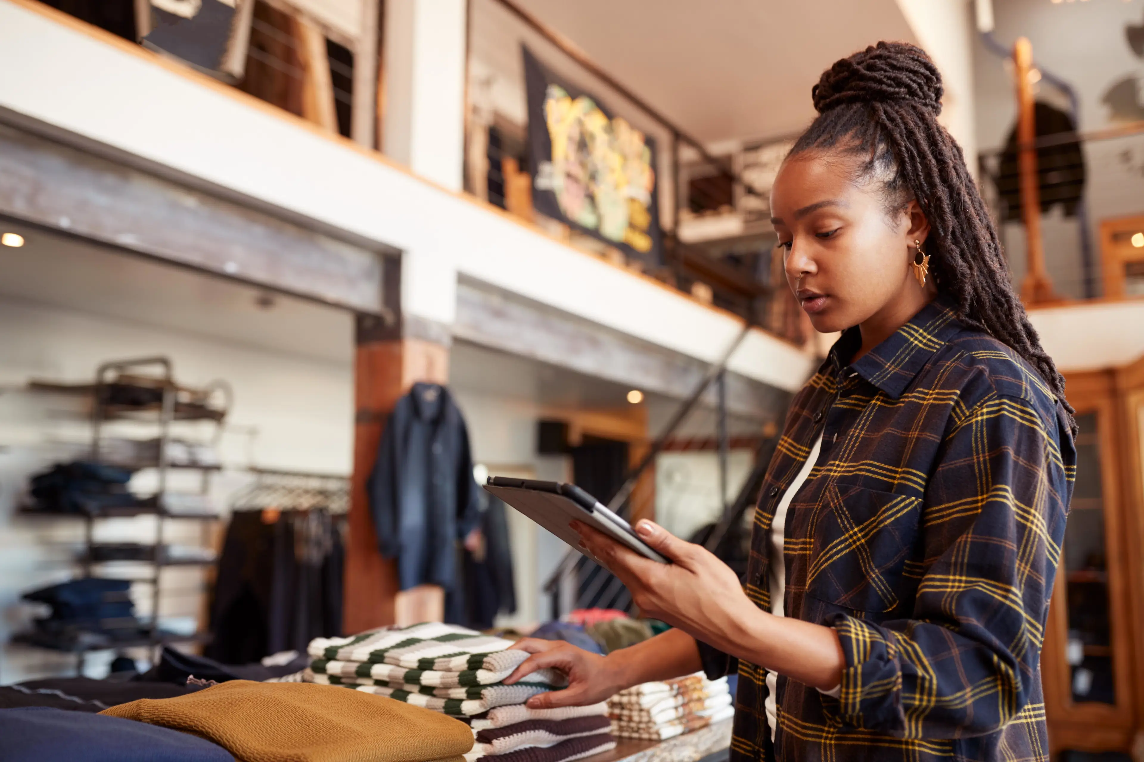 Capitalize on top trends disrupting the retail industry with social listening