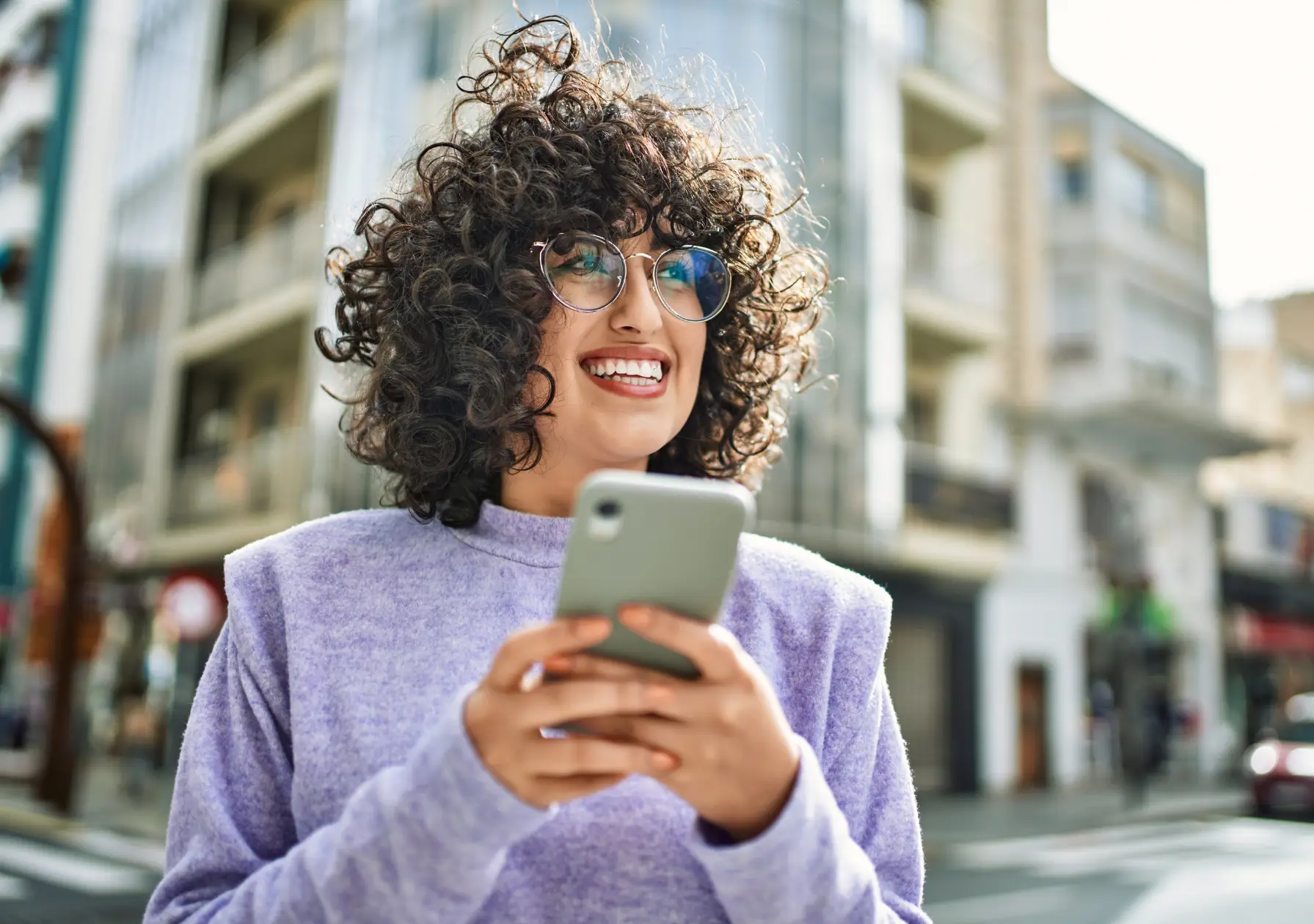 6thStreet cuts resolution time by 70% with Sprinklr CFM