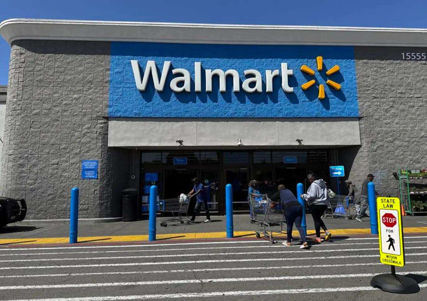 How Walmart And ChatGPT Are Pioneering The AI Shopping Experience