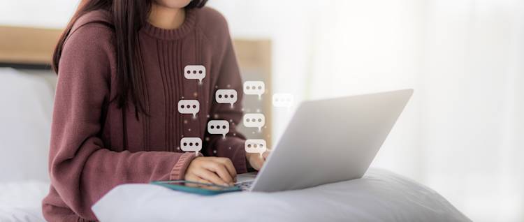 Top 11 Live Chat Best Practices for 2025 (& What to Avoid)