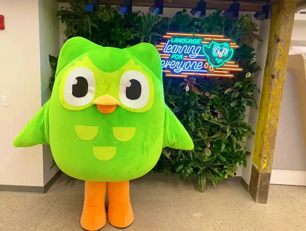 Duo, Duolingo's bright green owl mascot, has become a TikTok celebrity using the power of social listening.