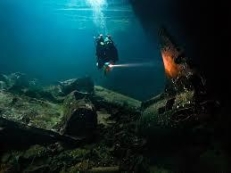 Diving around wrecks, canons and a lighthouse
