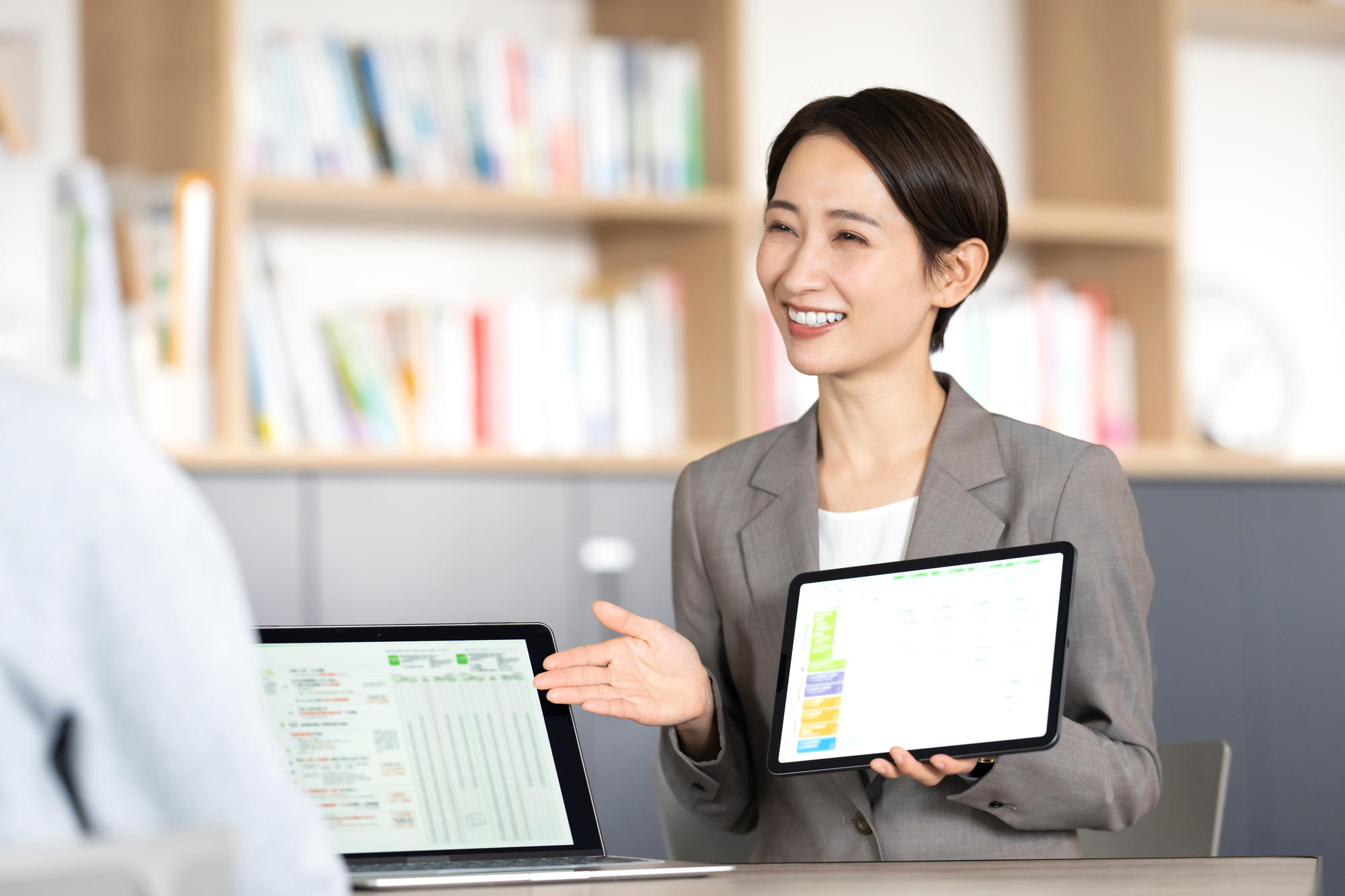 Cover Image for 不動産営業でiPadを活用するメリットと注意点を解説！具体的な活用方法も紹介