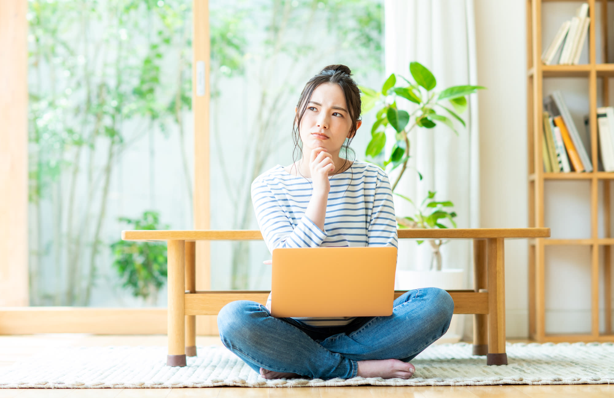 Cover Image for 女性の一人暮らしに必要な初期費用は？生活費や物件探しの注意点も解説