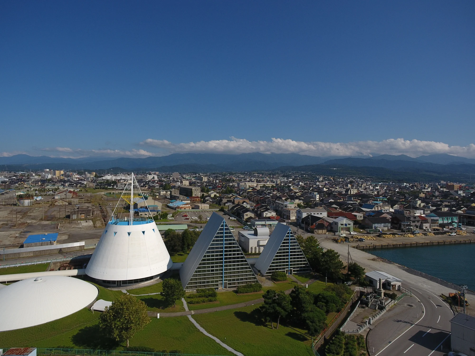 pixta 70571133 M
